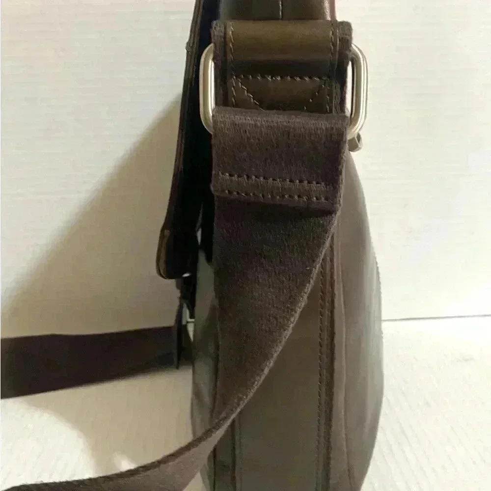 Fossil brown leather unisex messenger bag